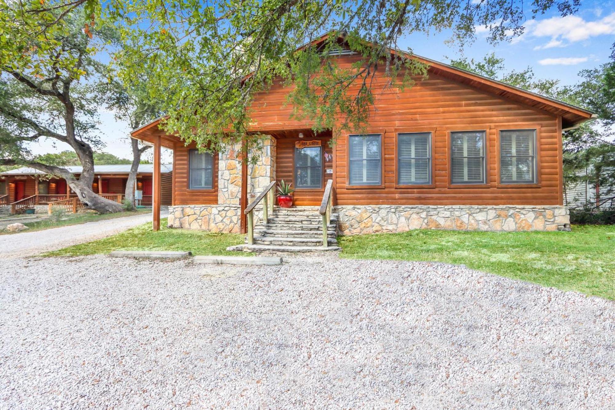 Wimberley Log Cabins Resort And Suites- The Oak Lodge Exterior foto